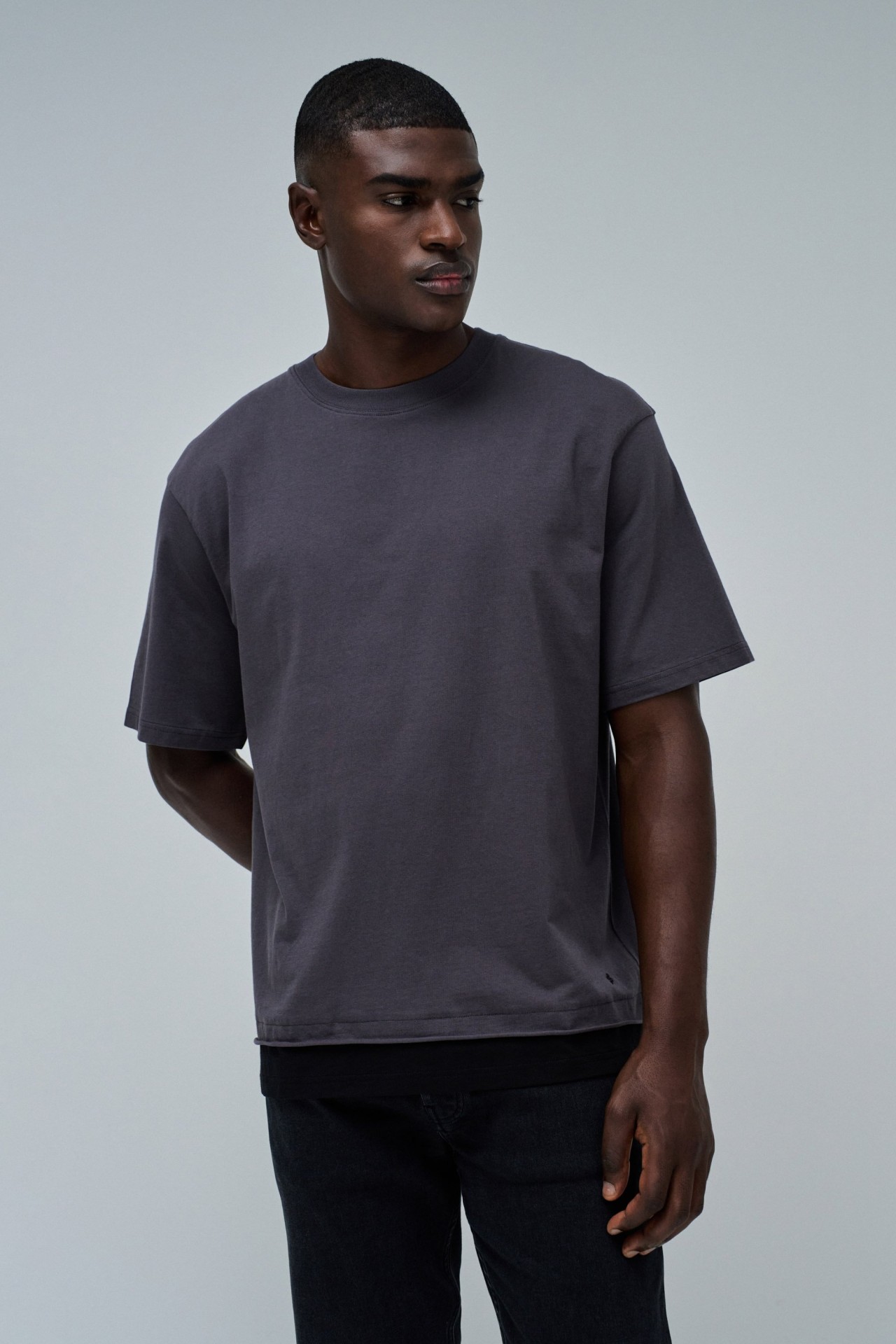 T-SHIRT MIT BRANDING