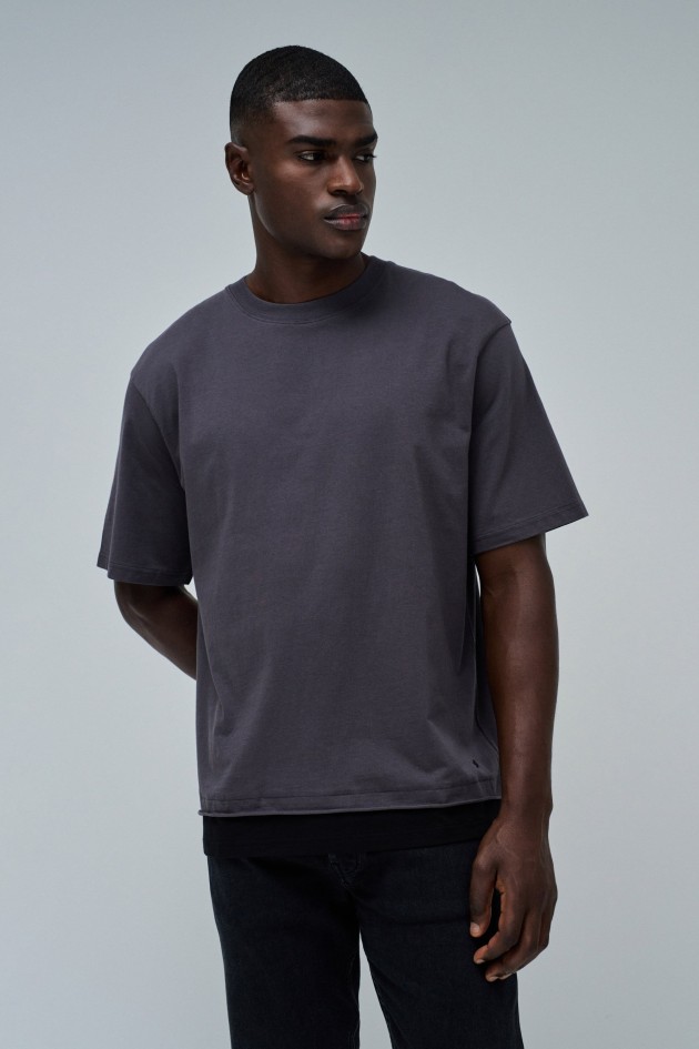 T-SHIRT MIT BRANDING