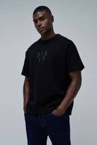 T-SHIRT MIT BRANDING