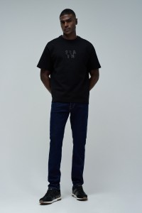 T-SHIRT MIT BRANDING