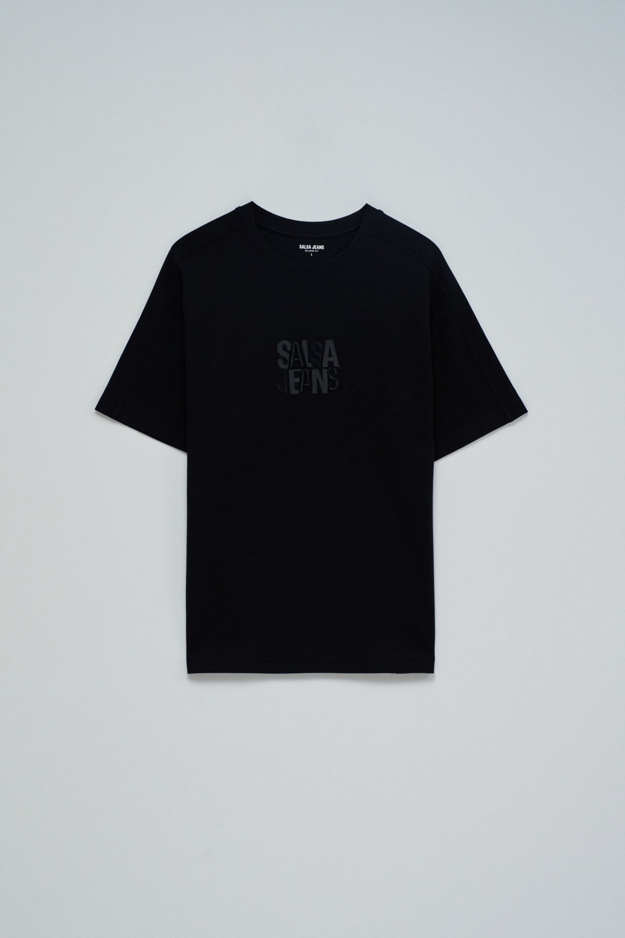 T-SHIRT MIT BRANDING