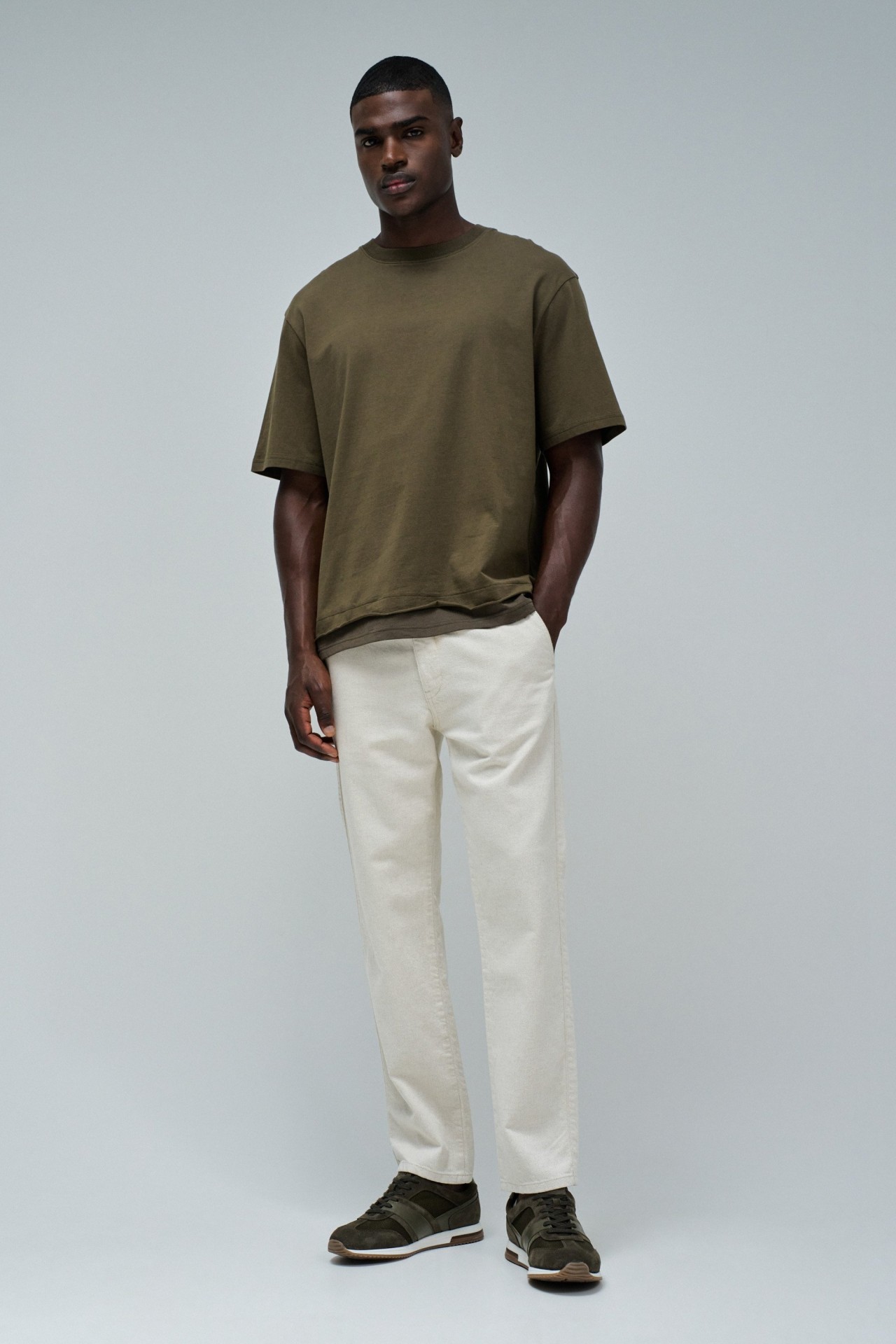 T-SHIRT MIT BRANDING