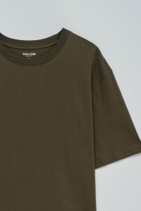 T-SHIRT MIT BRANDING