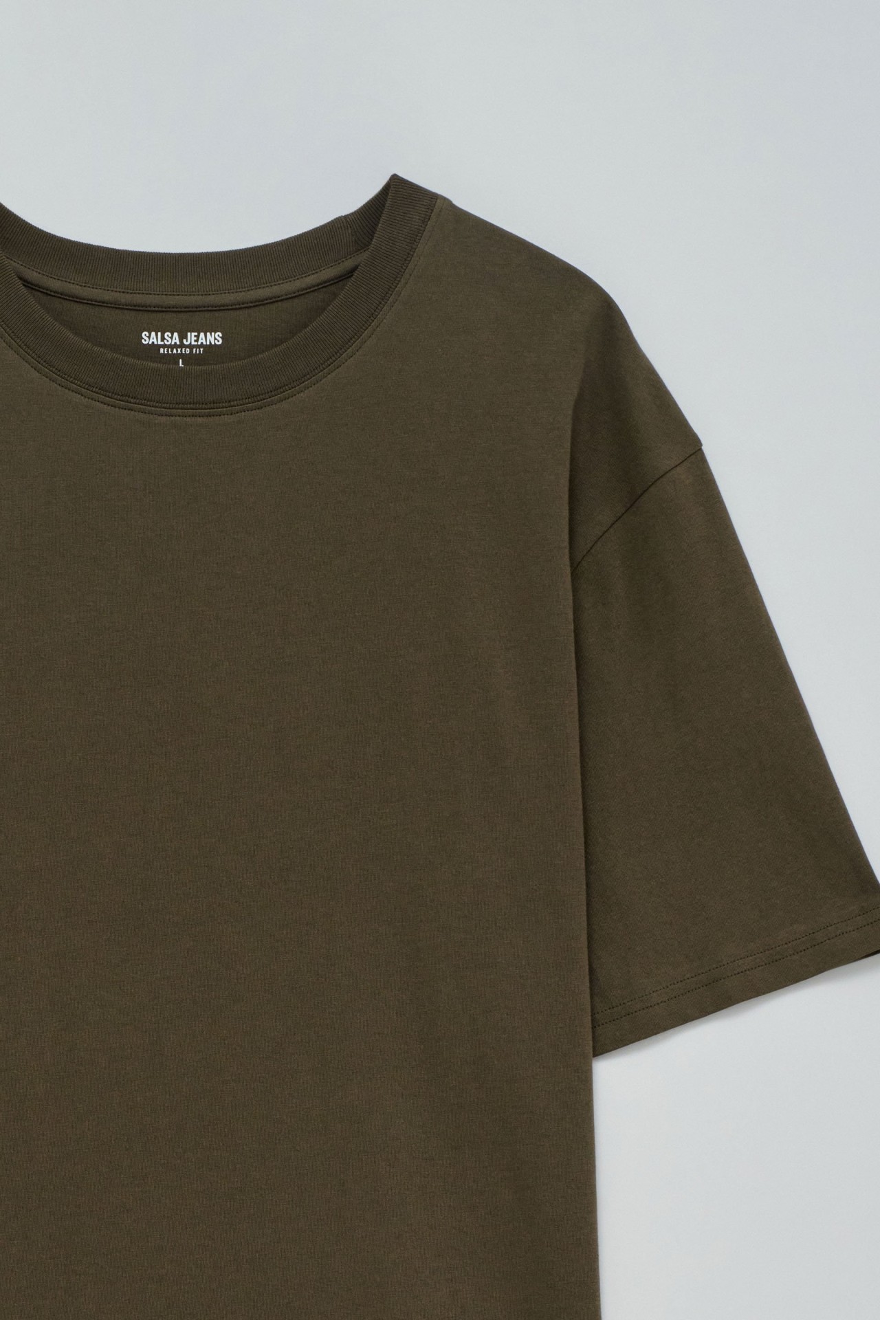 T-SHIRT MIT BRANDING