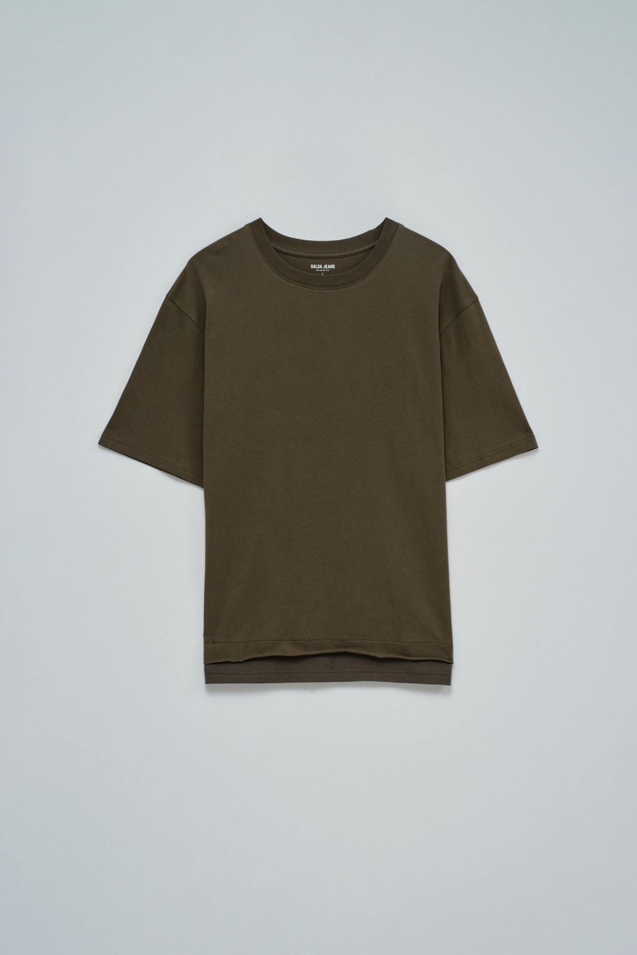 T-SHIRT MIT BRANDING