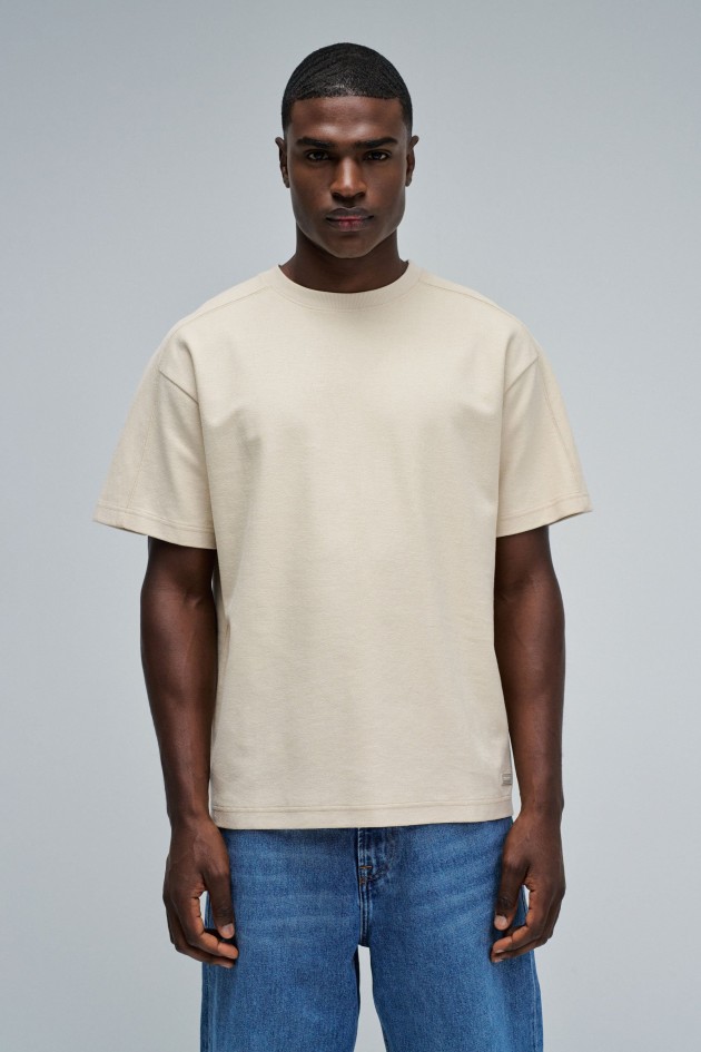 T-SHIRT MIT BRANDING