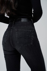 FAITH PUSH IN STRAIGHT JEANS