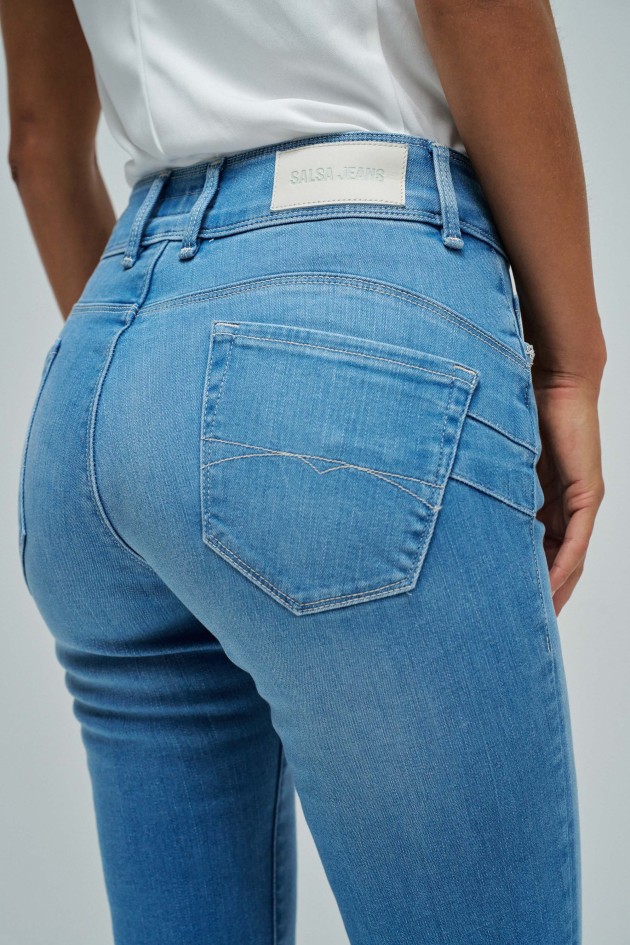 SECRET PUSH IN SLIM JEANS