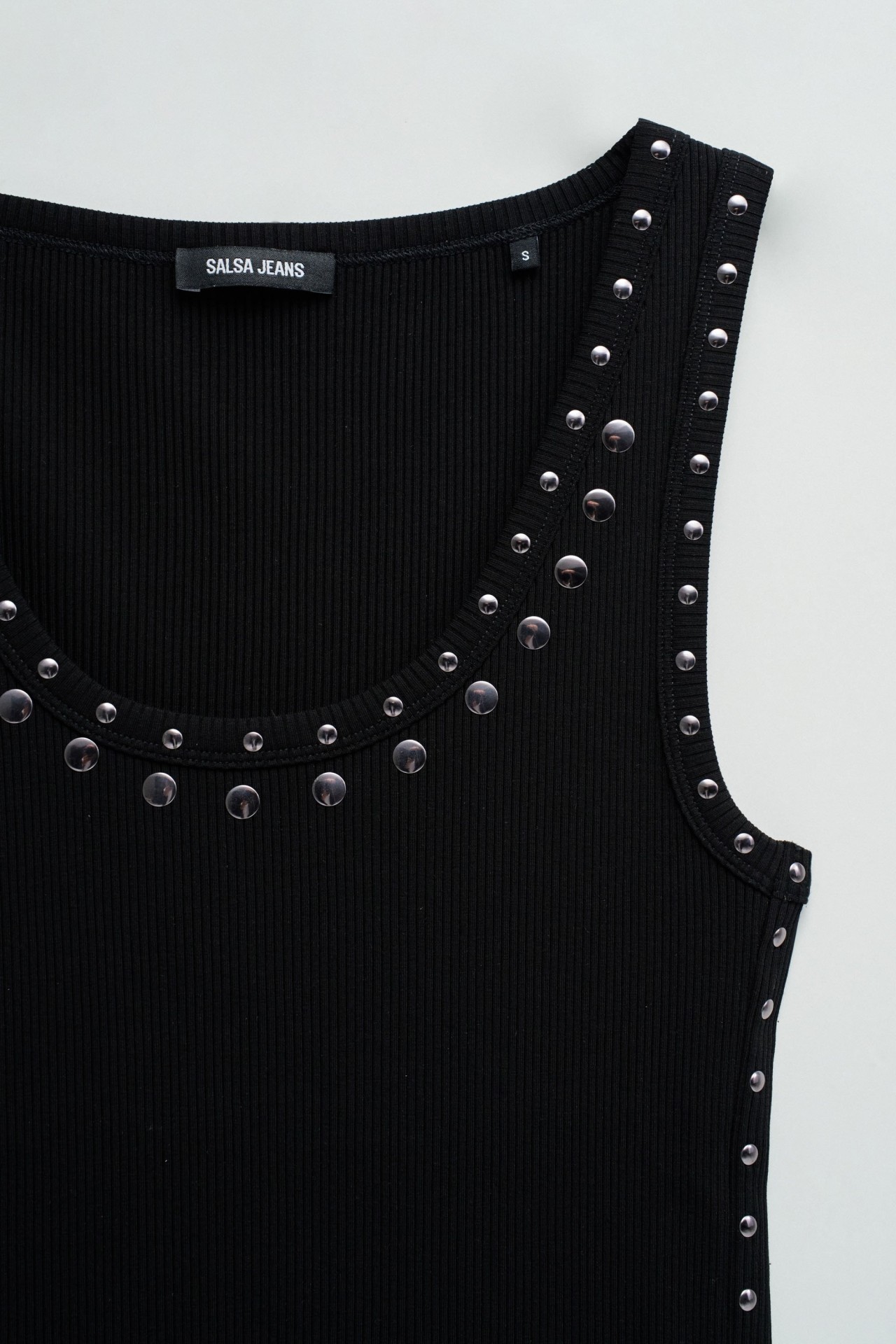 TOP COM APLICA��ES NO DECOTE