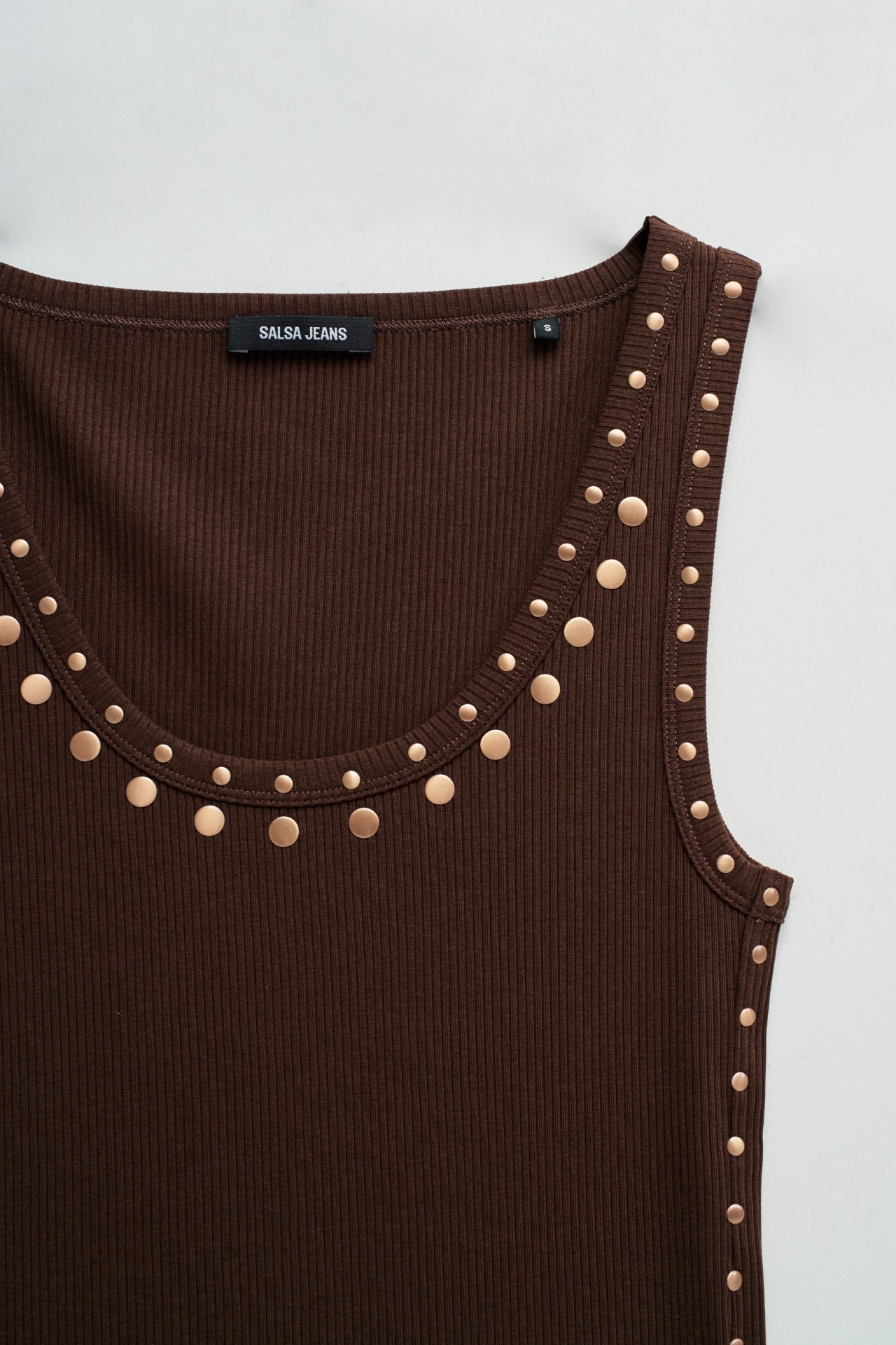 TOP COM APLICA��ES NO DECOTE