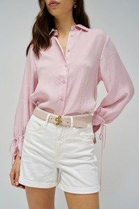 LEDERG�RTEL MIT GOLDENEM BRANDING AUF DER SCHNALLE