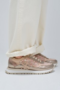 ZAPATILLAS CON MEZCLA DE MATERIALES