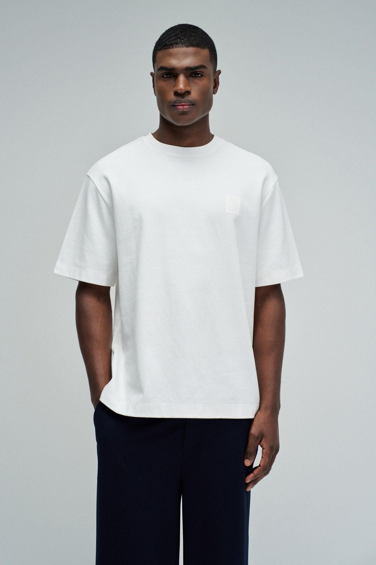 T-SHIRT MIT BRANDING