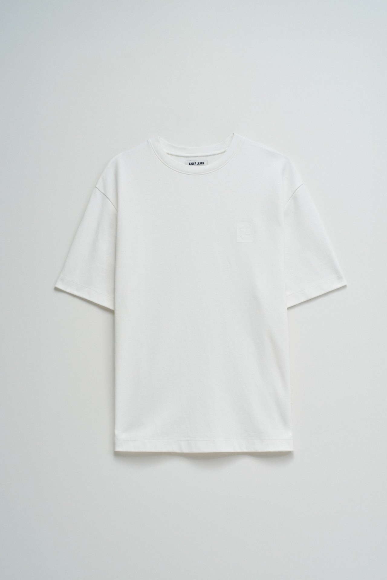 T-SHIRT MIT BRANDING