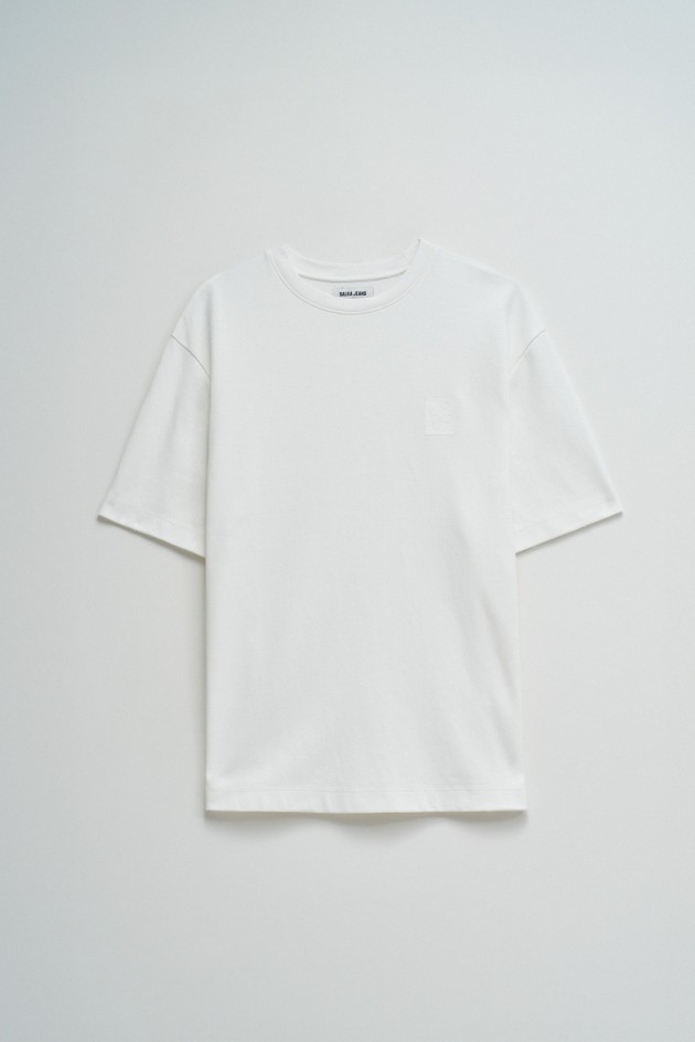 T-SHIRT MIT BRANDING