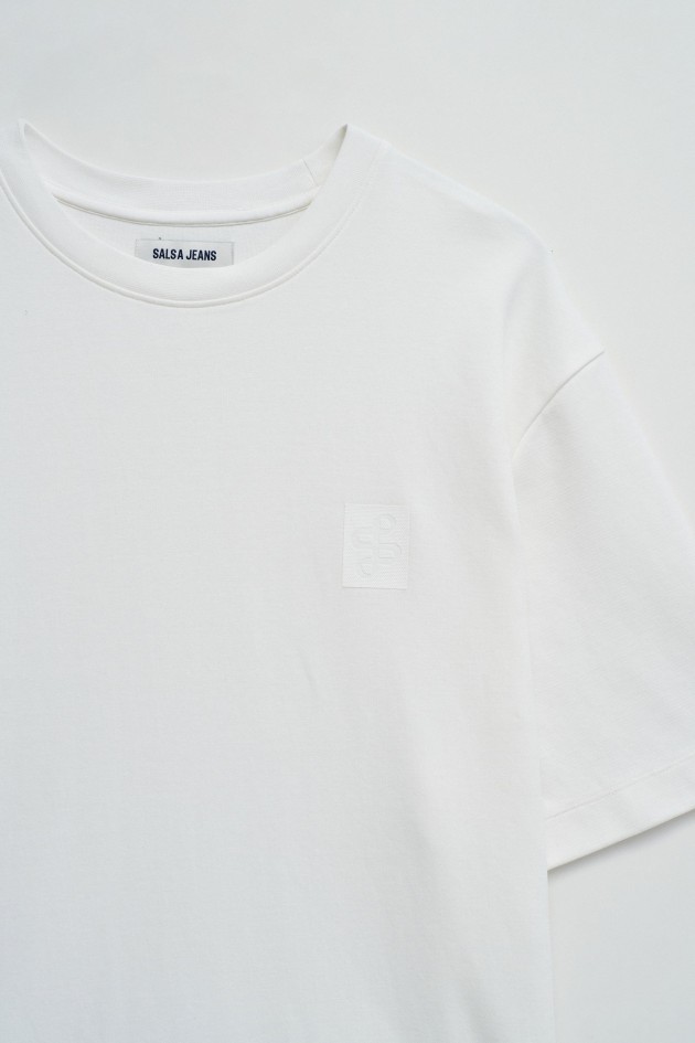 T-SHIRT MIT BRANDING