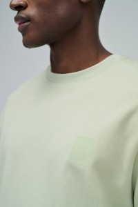 T-SHIRT MIT BRANDING