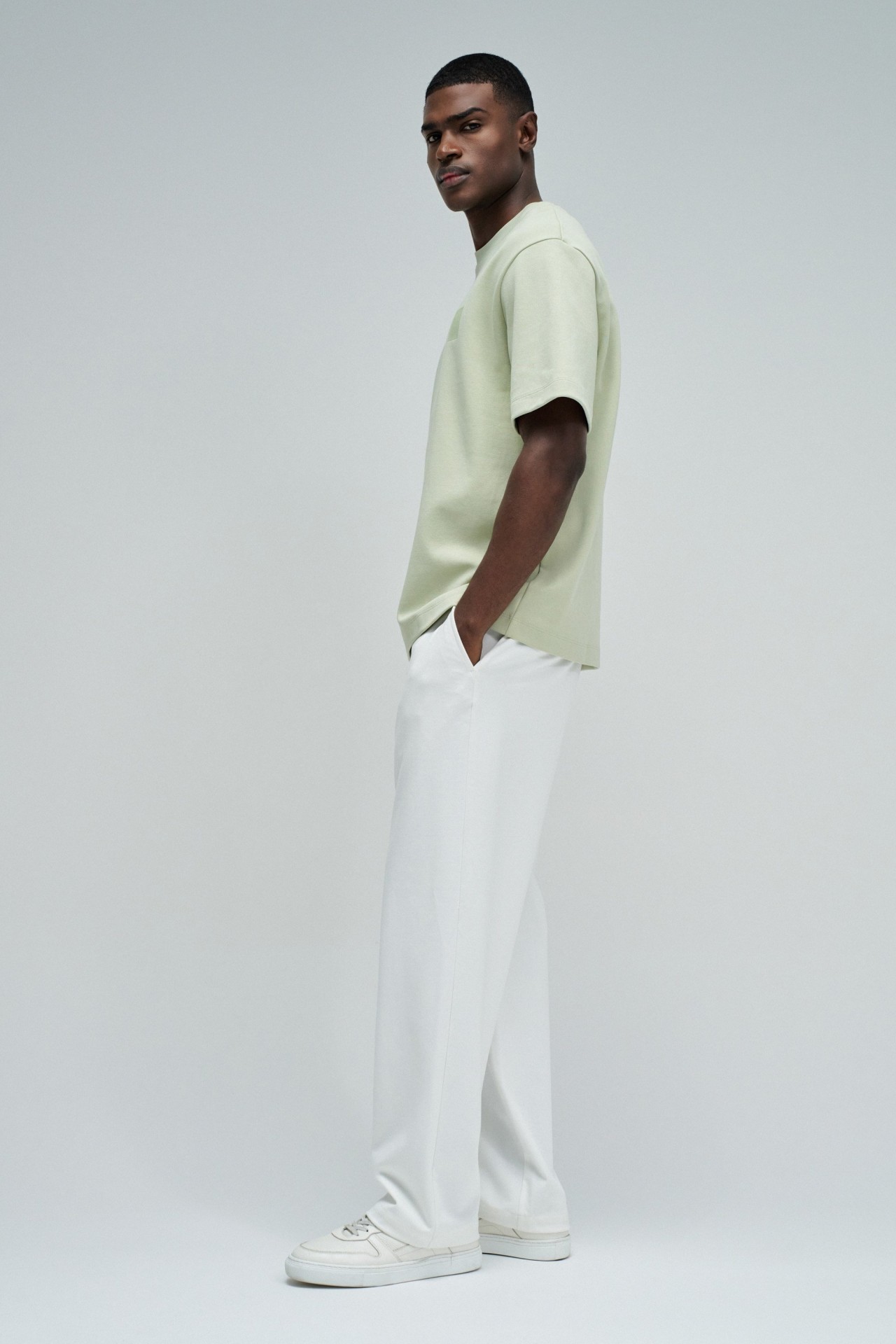 T-SHIRT MIT BRANDING