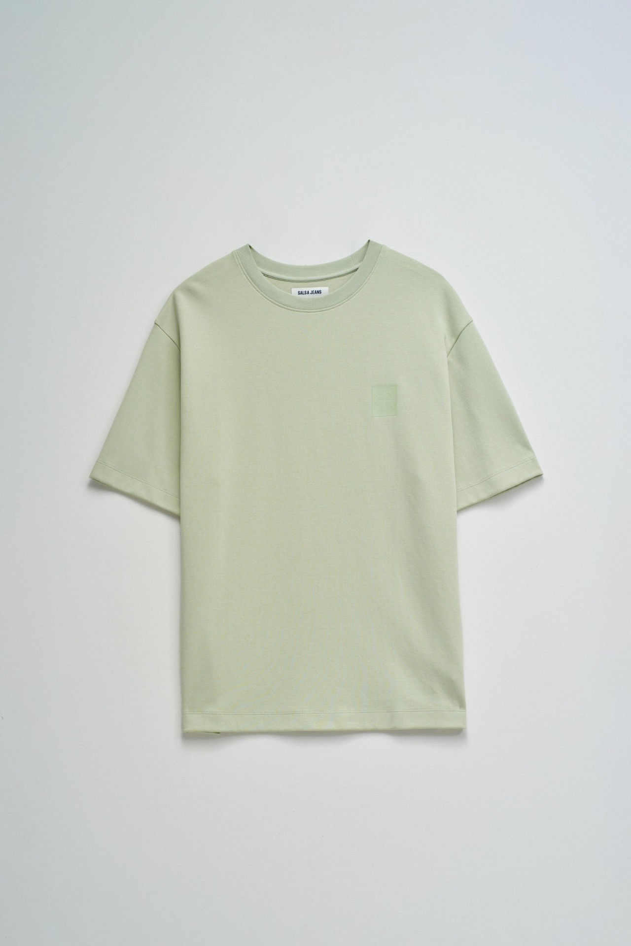 T-SHIRT MIT BRANDING