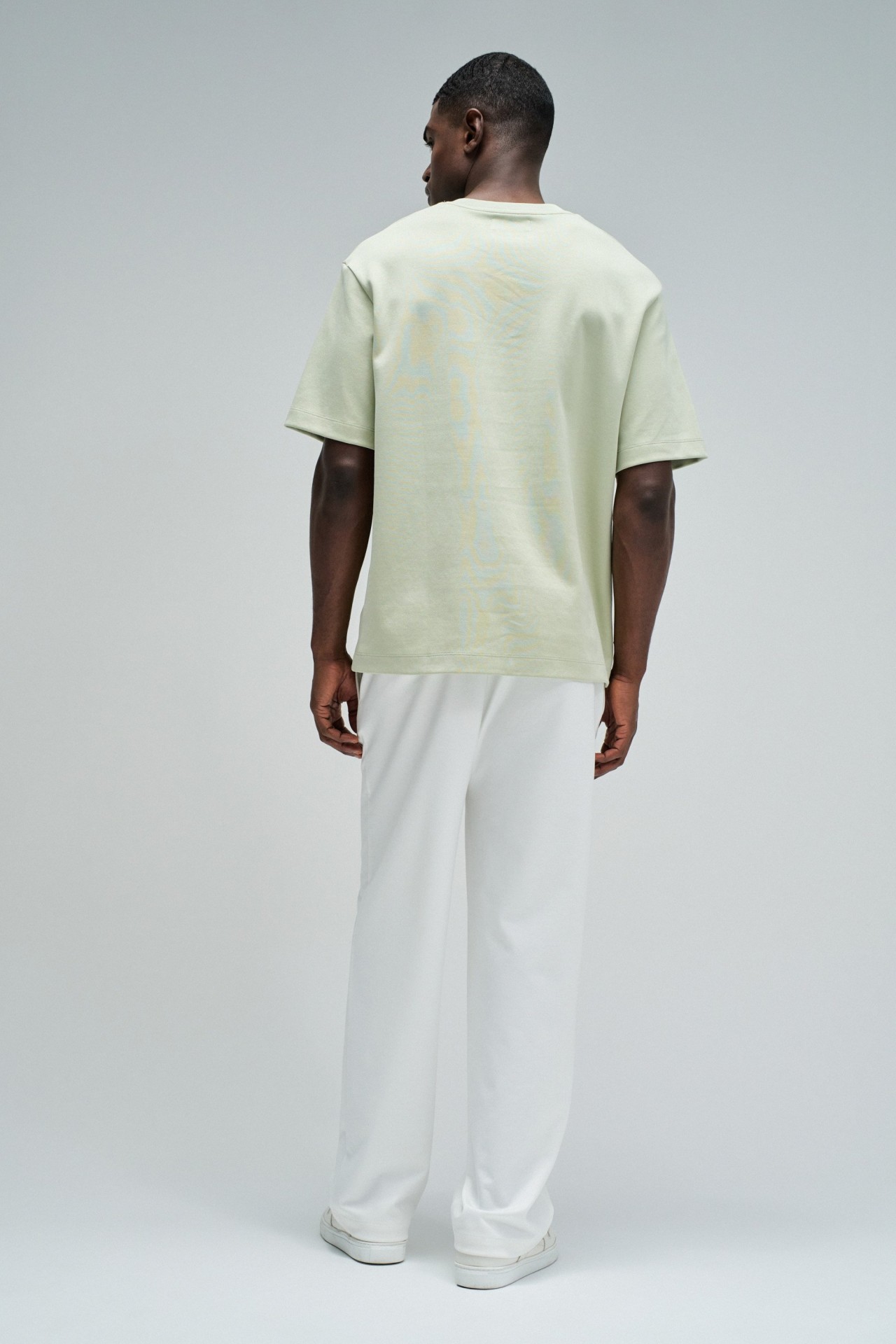 T-SHIRT MIT BRANDING