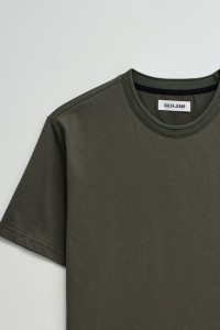 T-SHIRT MIT BRANDING