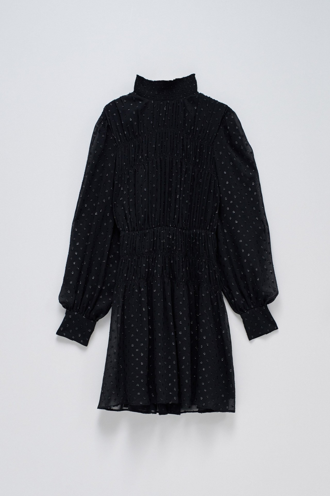 KURZES KLEID MIT GLANZEFFEKT