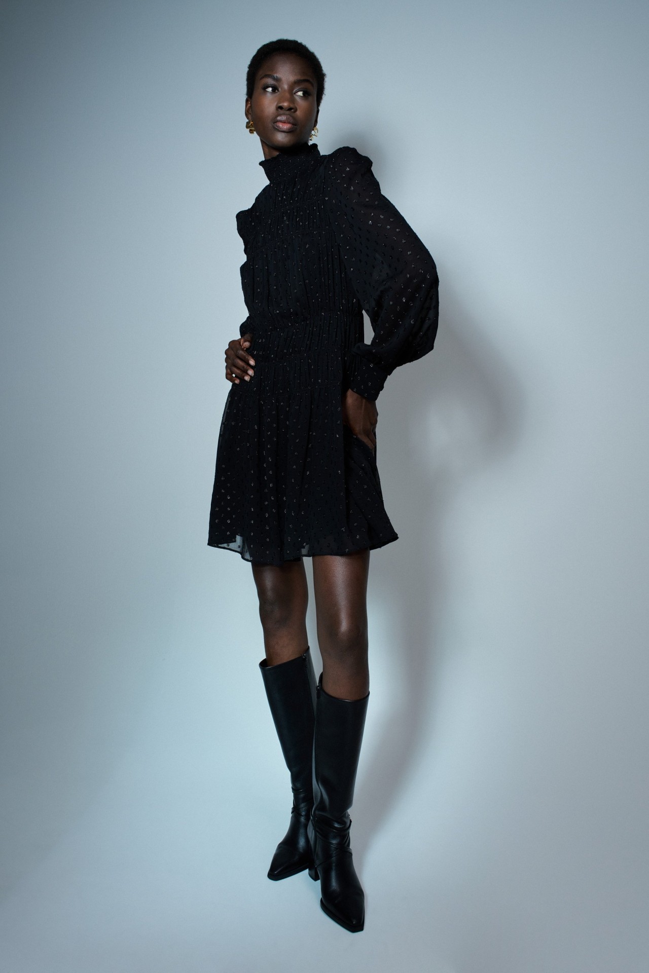 VESTIDO CORTO CON BRILLOS