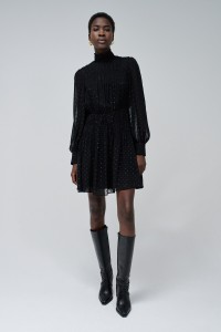 KURZES KLEID MIT GLANZEFFEKT