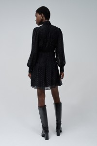 KURZES KLEID MIT GLANZEFFEKT