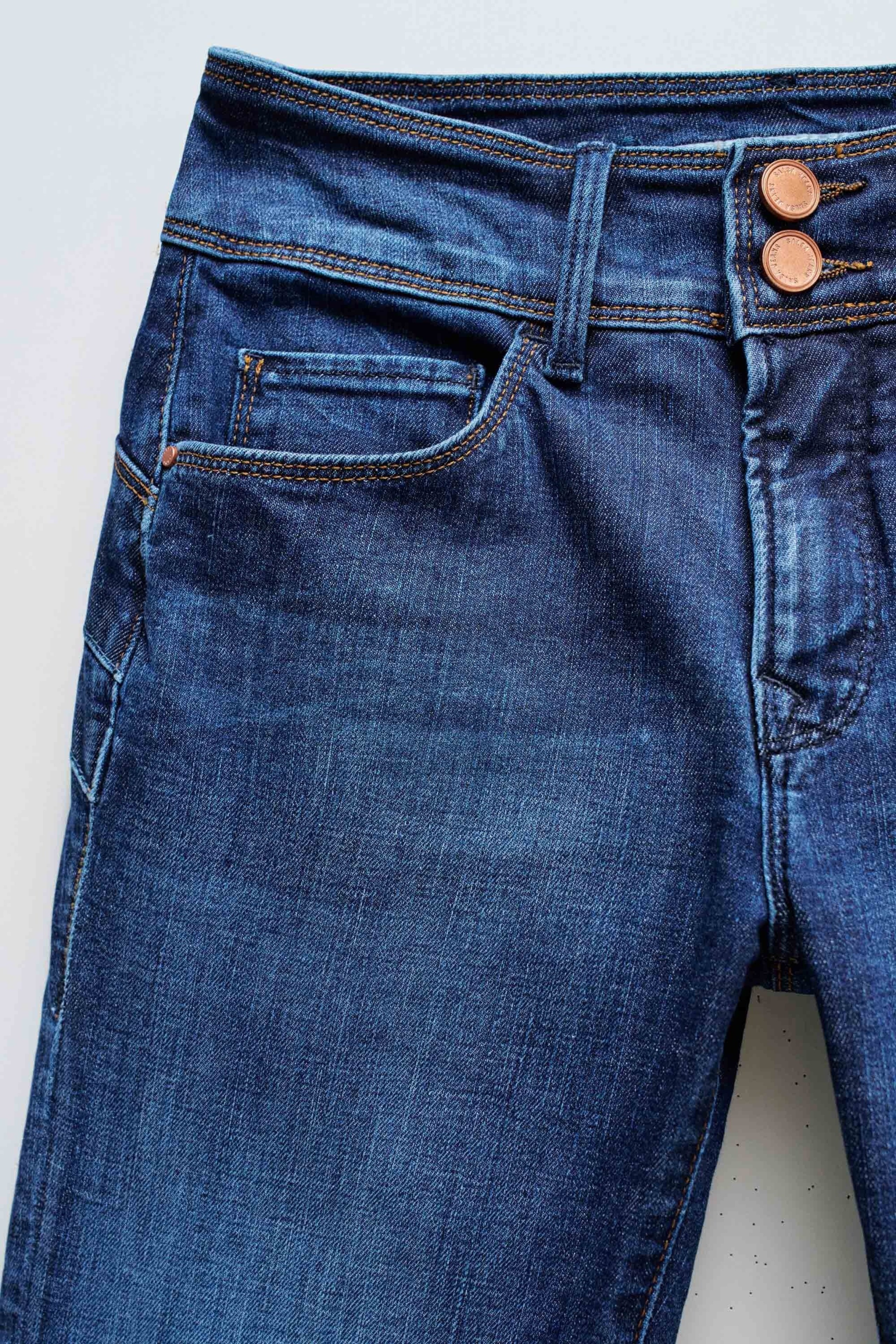 SECRET PUSH IN SLIM JEANS