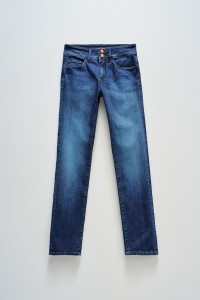 SECRET PUSH IN SLIM JEANS