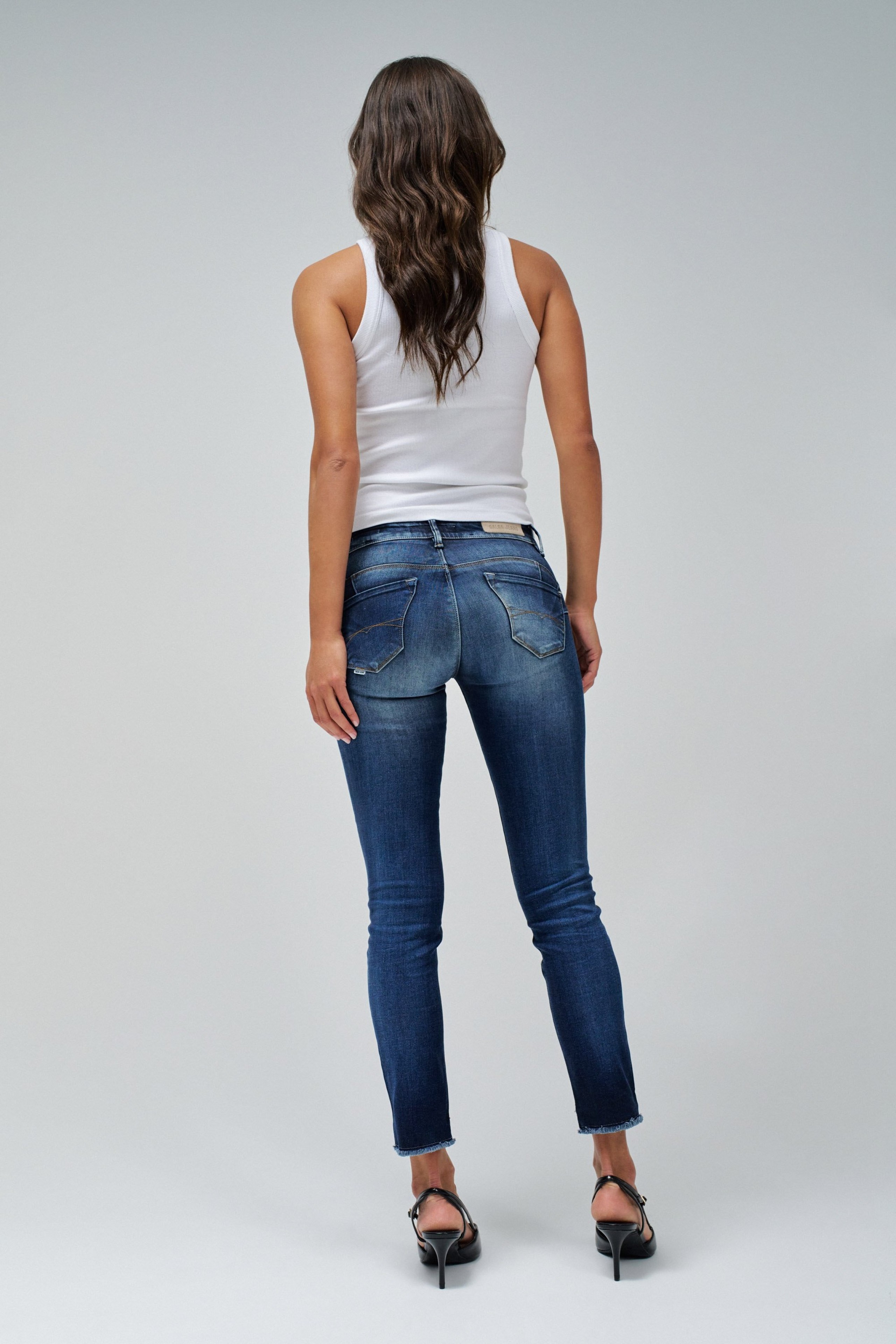 VAQUEROS WONDER PUSH UP CROPPED SKINNY