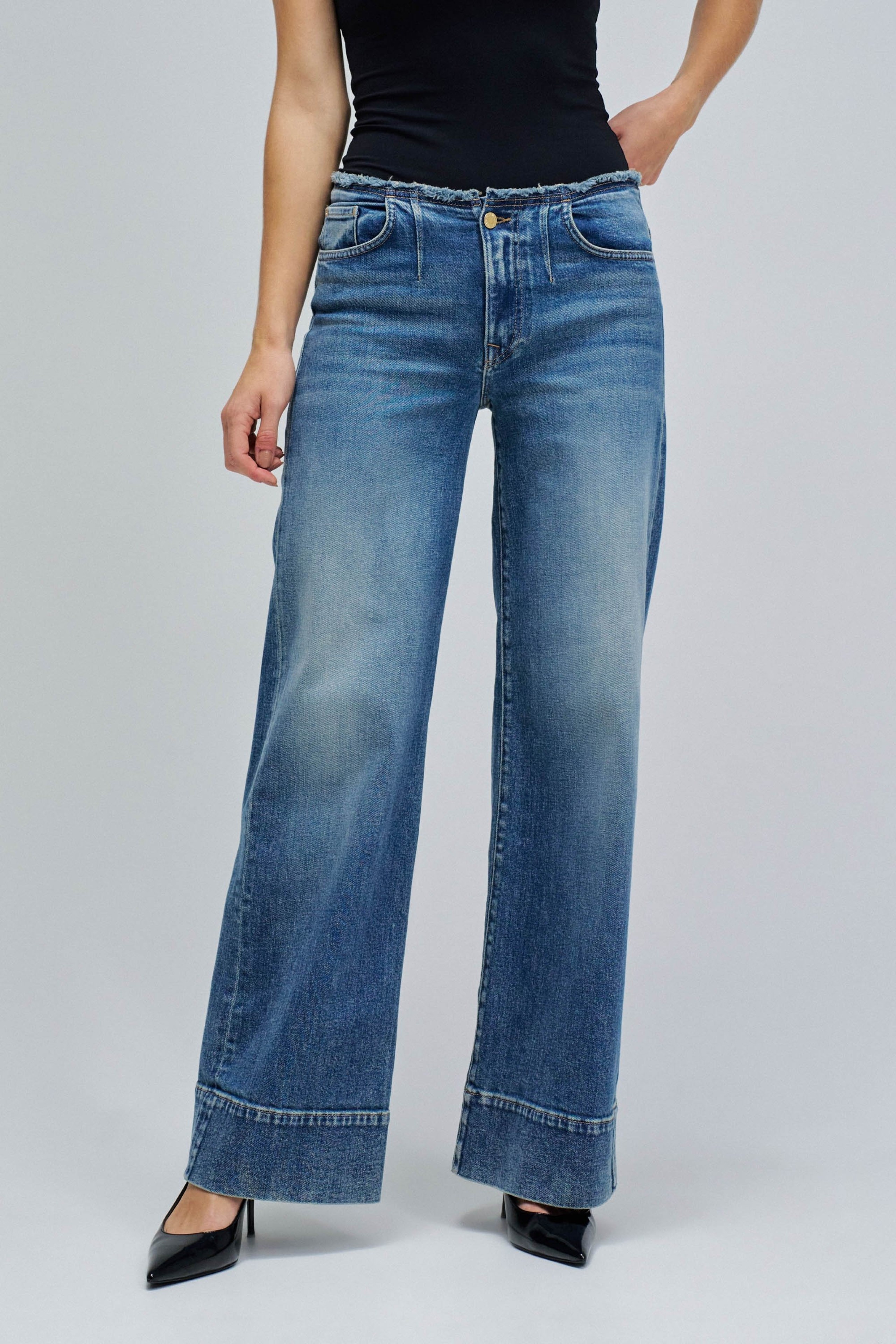 LOW RISE WIDE JEANS