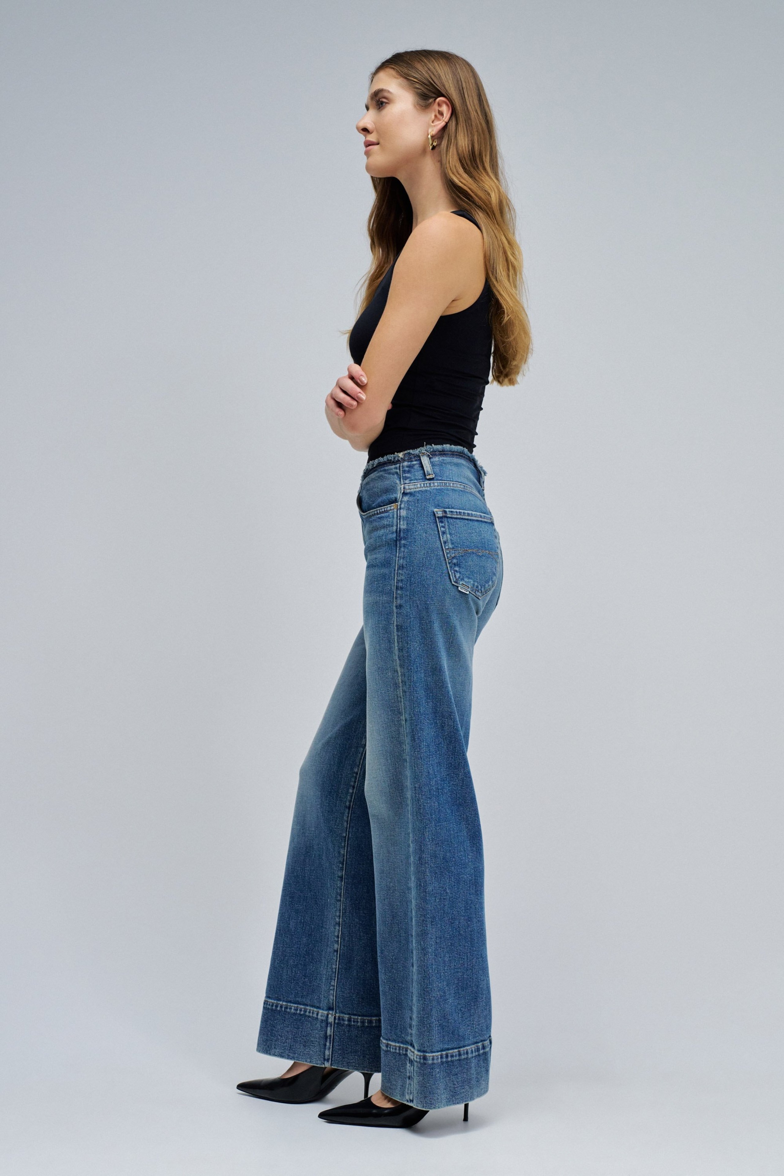 LOW RISE WIDE JEANS