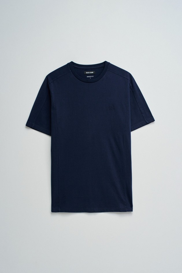 T-SHIRT MIT BRANDING