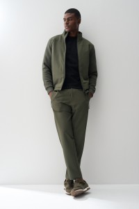 CASACO BOMBER COM MISTURA DE MATERIAIS