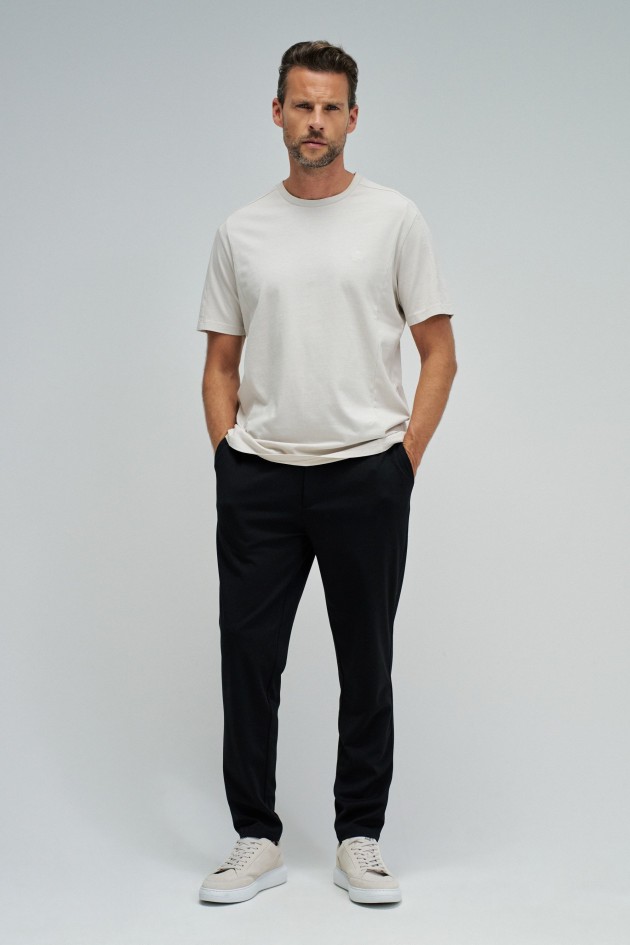 T-SHIRT MIT BRANDING