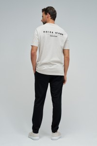 T-SHIRT MIT BRANDING