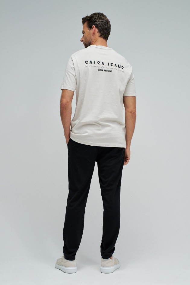 T-SHIRT MIT BRANDING