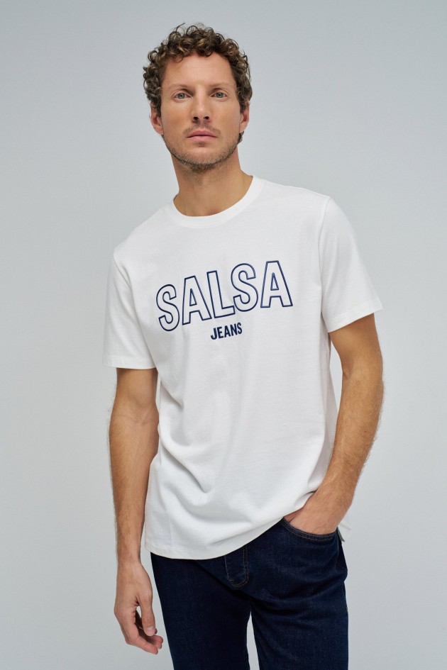 T-SHIRT MIT BRANDING