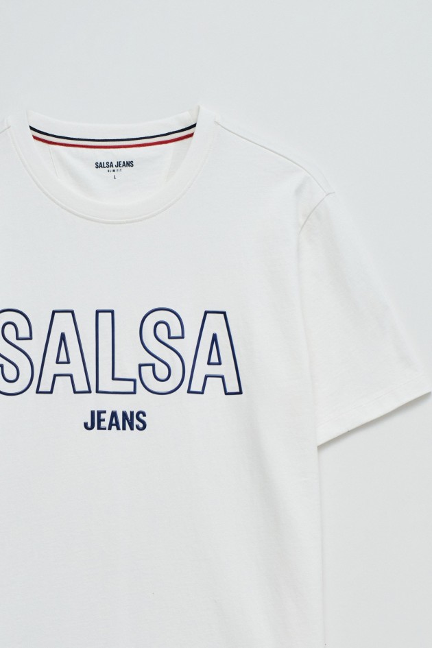 T-SHIRT MIT BRANDING