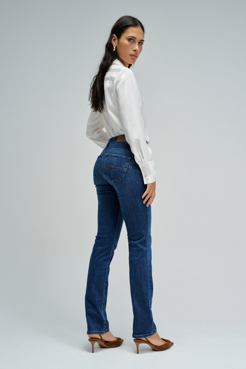 SECRET PUSH IN SLIM JEANS