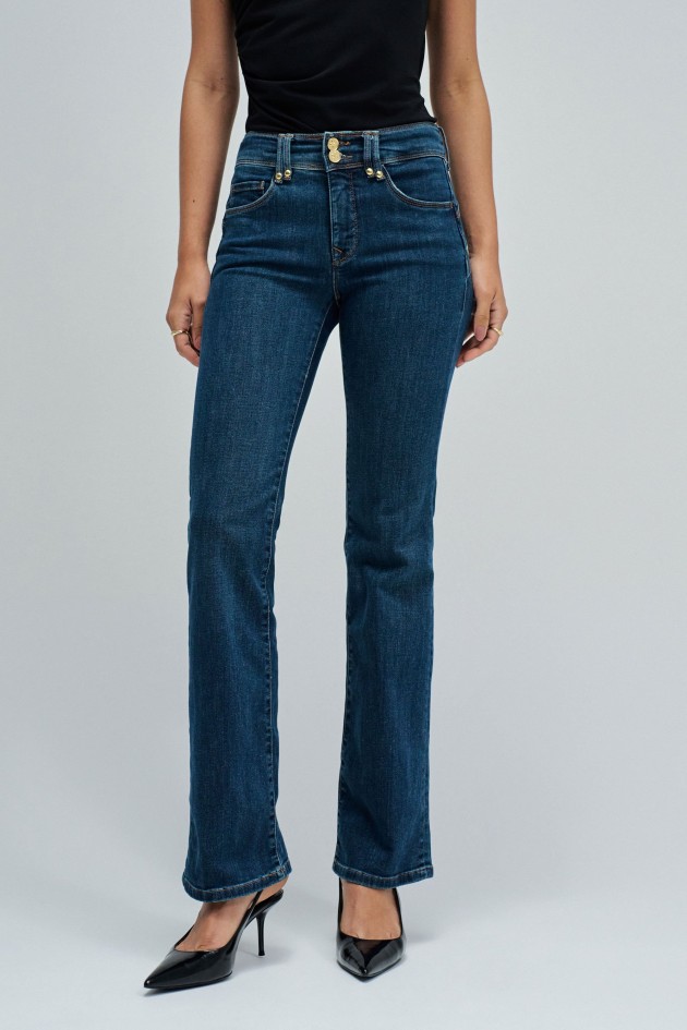 SECRET PUSH IN BOOTCUT JEANS