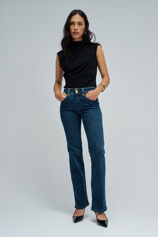 SECRET PUSH IN BOOTCUT JEANS