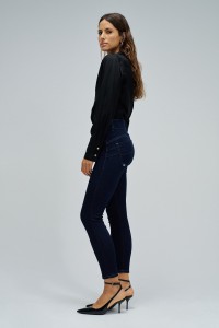 SECRET PUSH IN CROPPED SKINNY JEANS