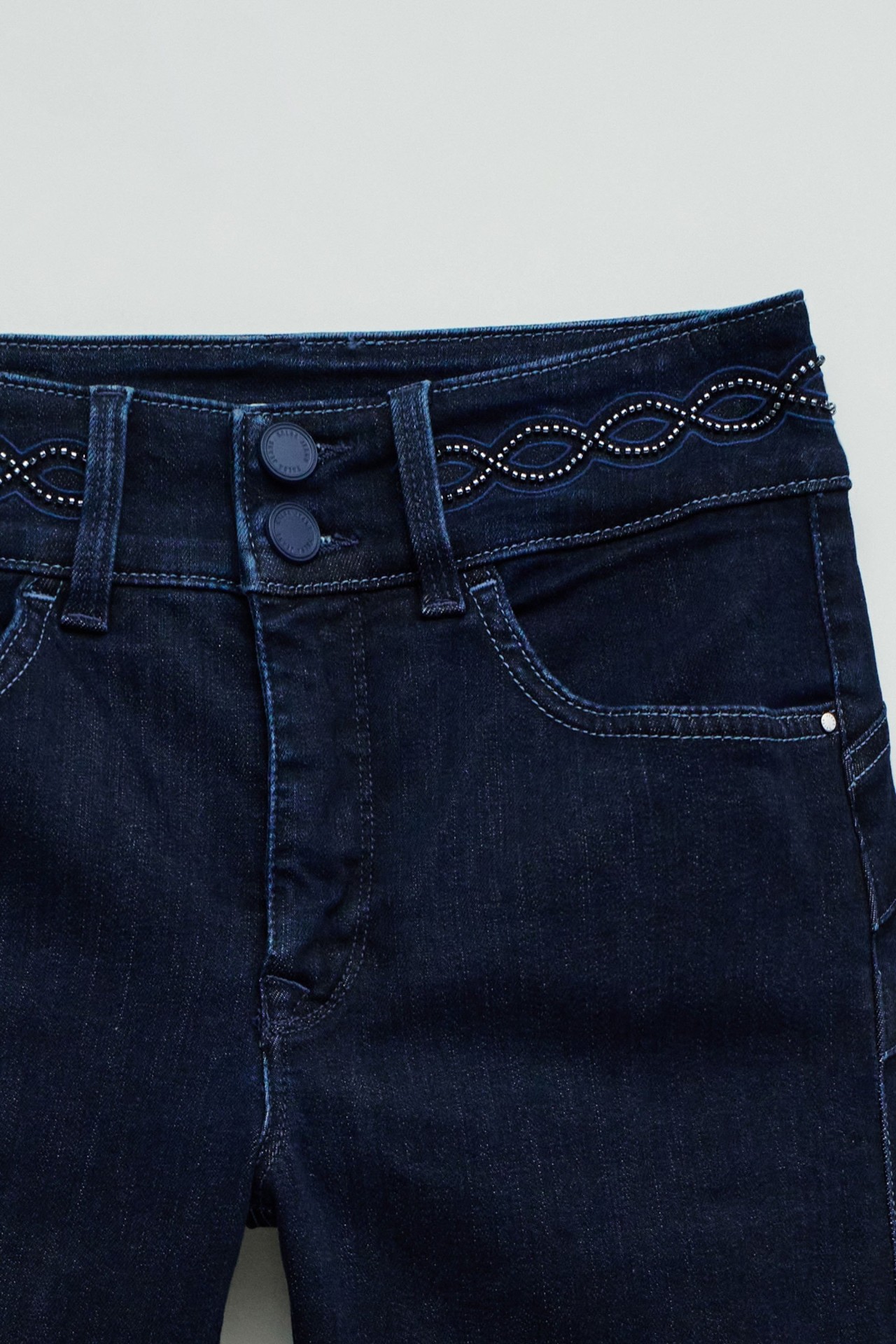 SECRET PUSH IN CROPPED SKINNY JEANS