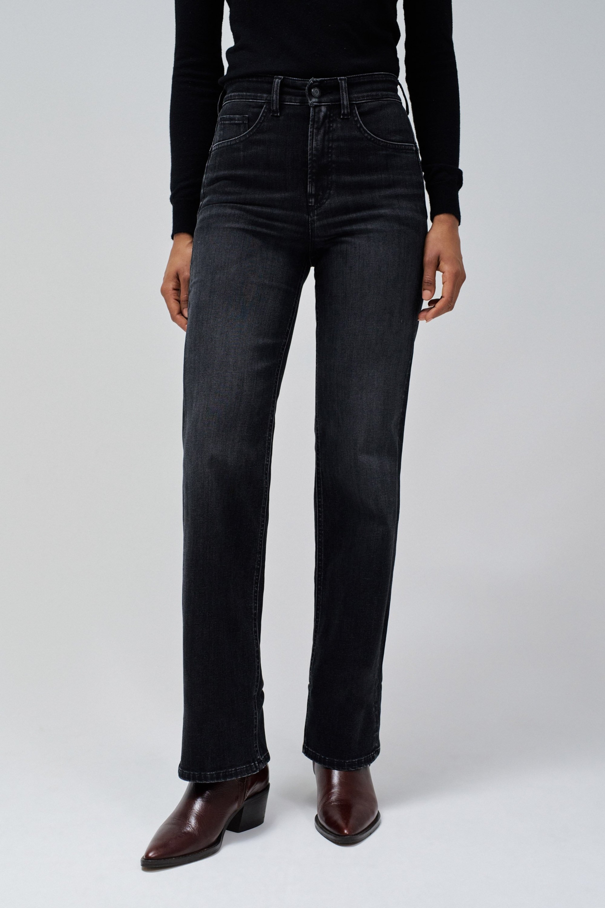 FAITH PUSH IN STRAIGHT JEANS