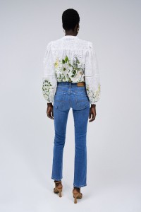 SECRET PUSH IN SLIM JEANS