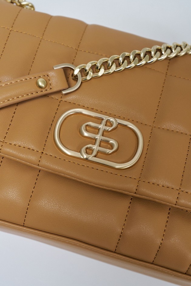 GEPOLSTERTER BEUTEL LEDEREFFEKT