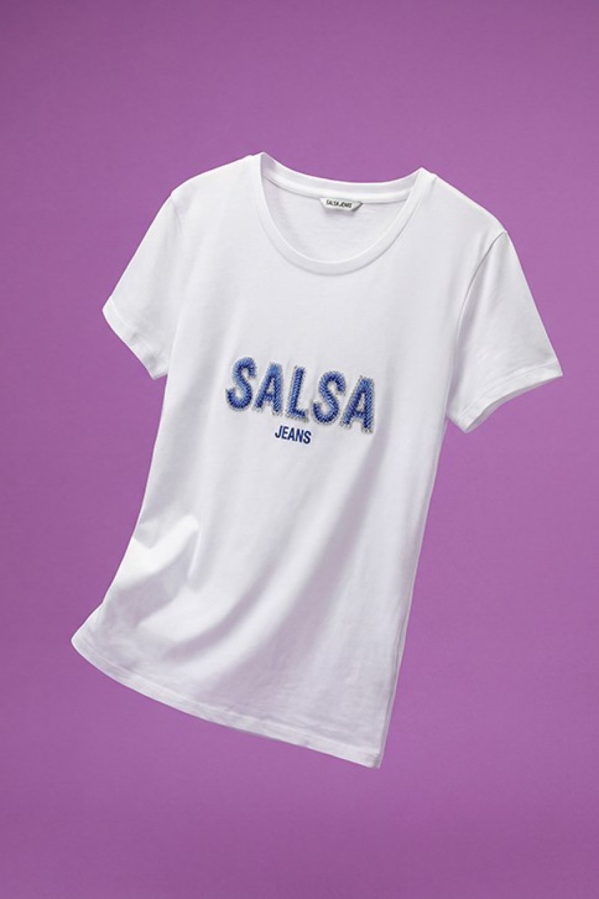 T-SHIRT MIT BRANDING